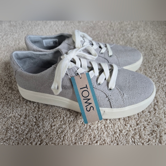 New With Tags TOMS womens 7.5 Kameron Lace Up Two Tone Gray Shoes - Picture 2 of 8